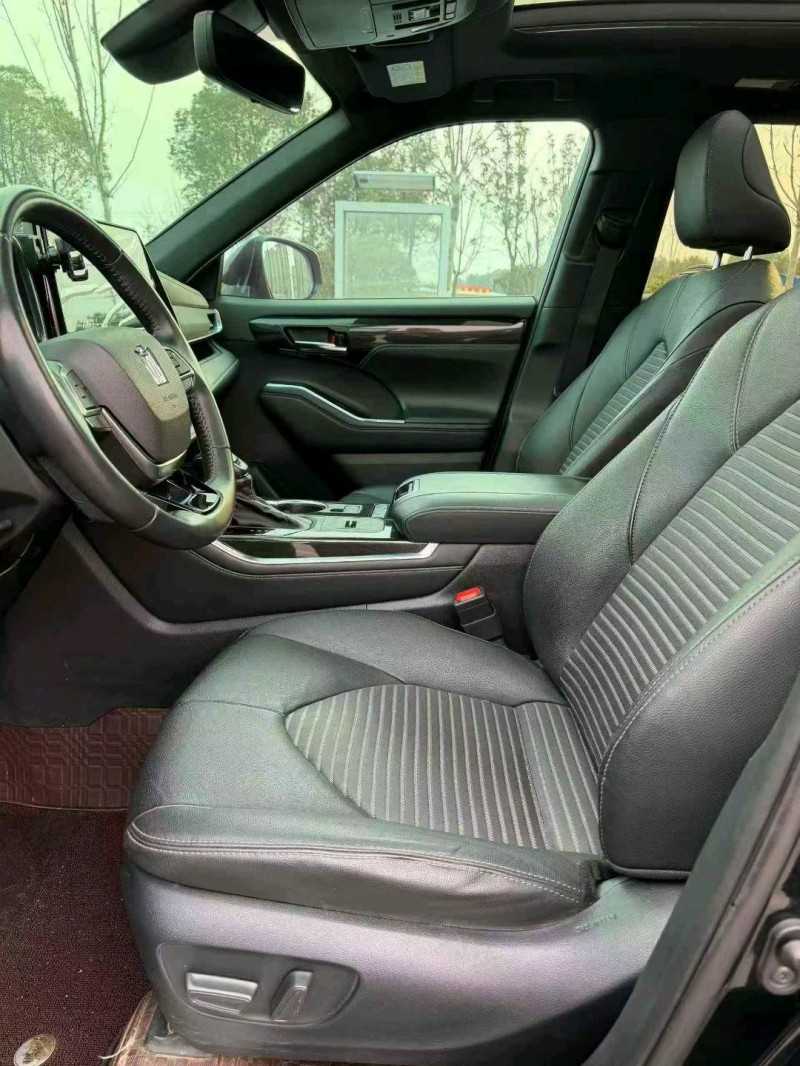 淮南23年丰田皇冠6