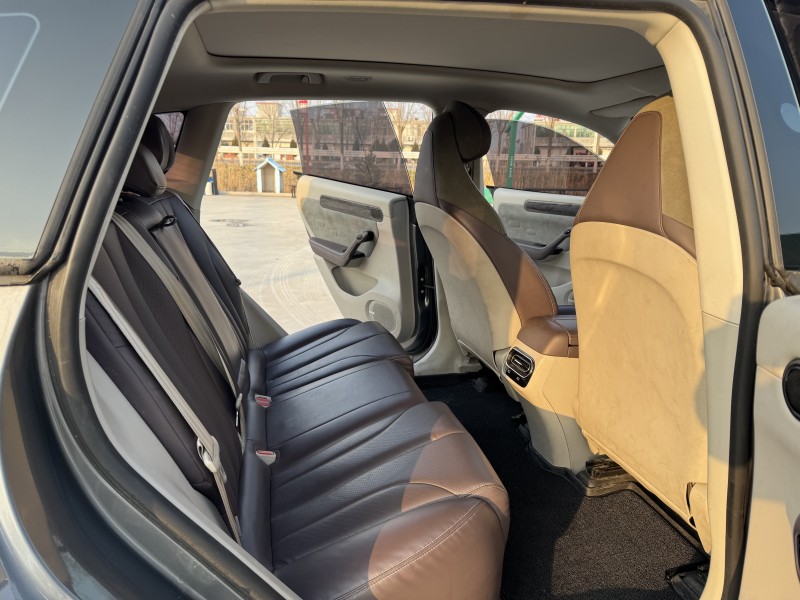 徐州22年零跑汽车C116