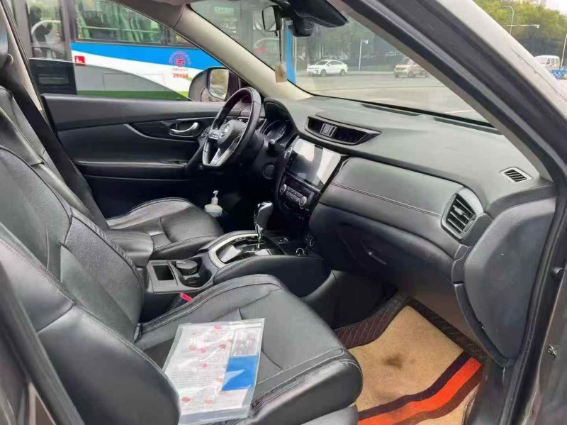 重庆20年日产奇骏2