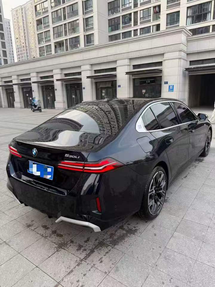 绍兴24年宝马5系8