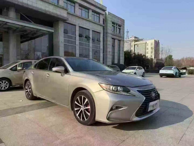 东营18年雷克萨斯ES2