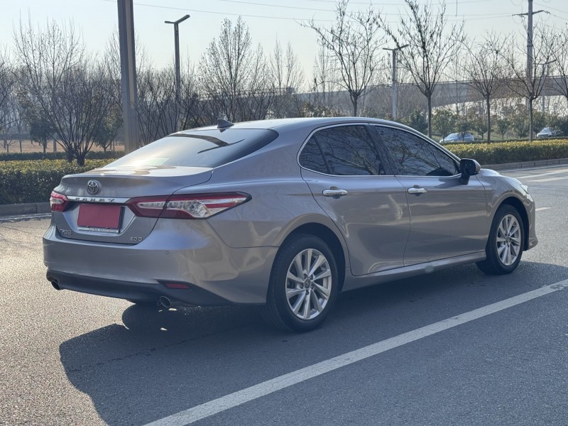 鹤壁21年丰田凯美瑞4