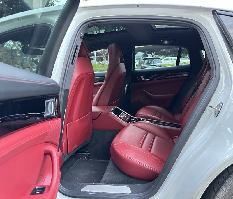 东莞21年保时捷帕拉梅拉5