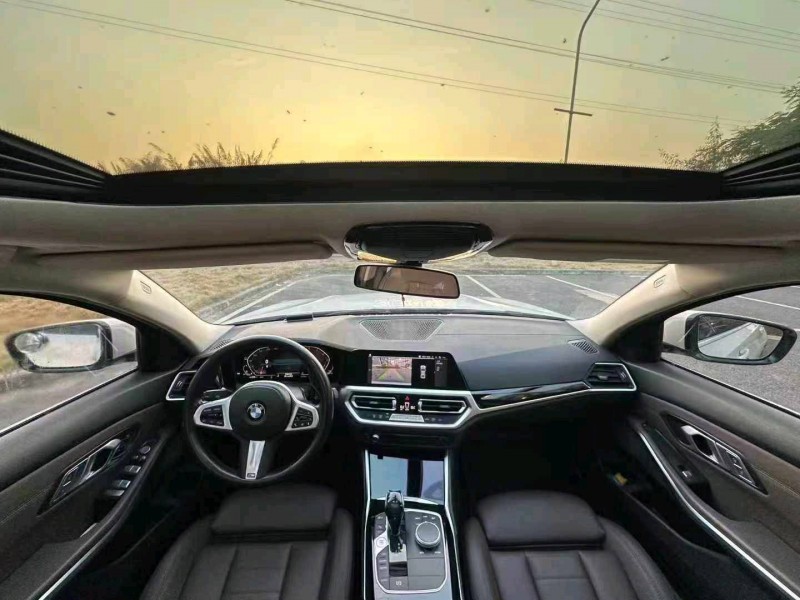 广州21年宝马3系9