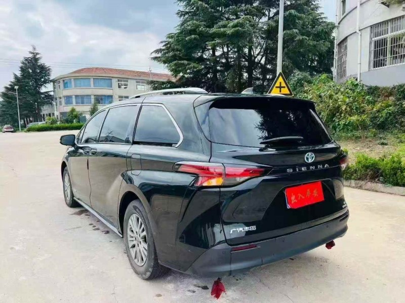 烟台23年丰田塞纳8