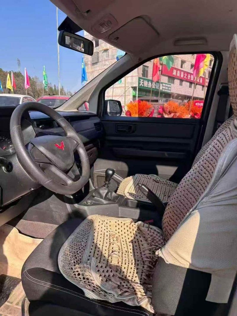 衡阳23年五菱汽车宏光4