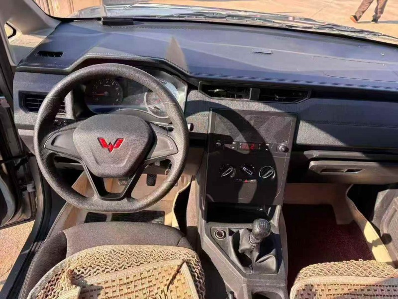 衡阳23年五菱汽车宏光5