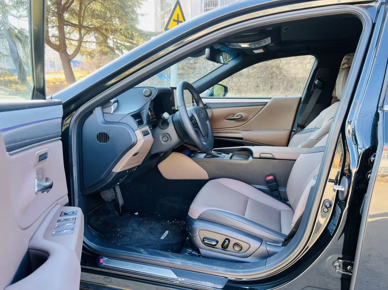 烟台25年雷克萨斯ES6