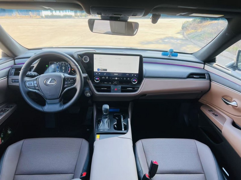 烟台25年雷克萨斯ES7