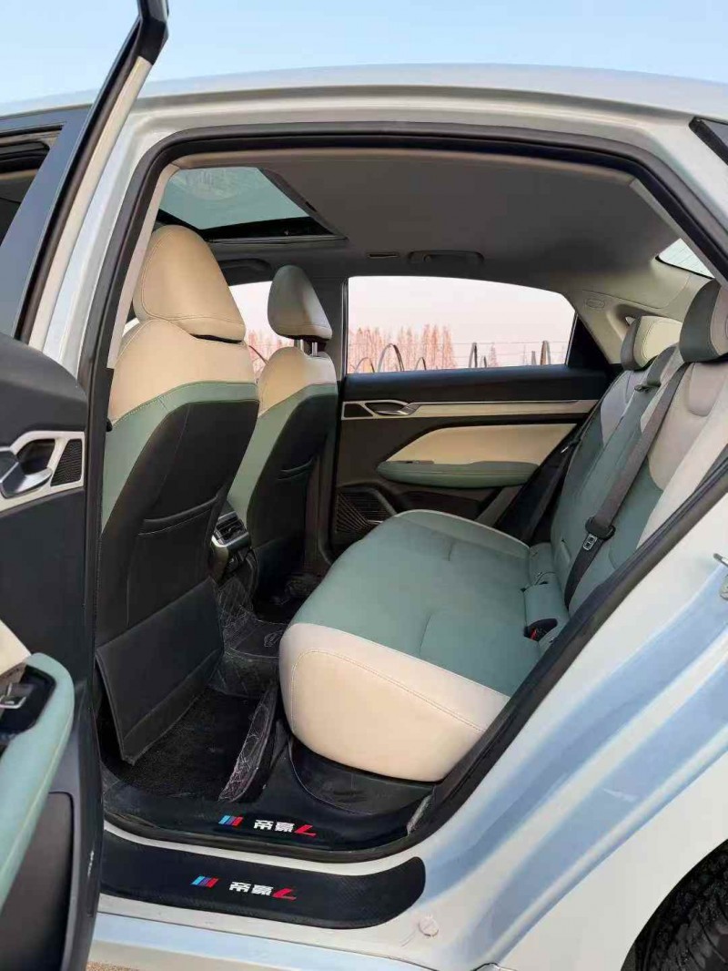 嘉兴23年吉利帝豪5