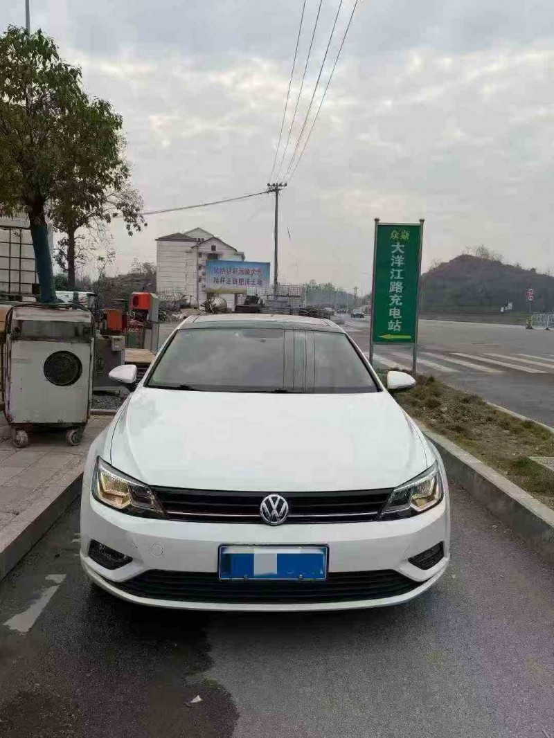 张家界18年大众凌渡1