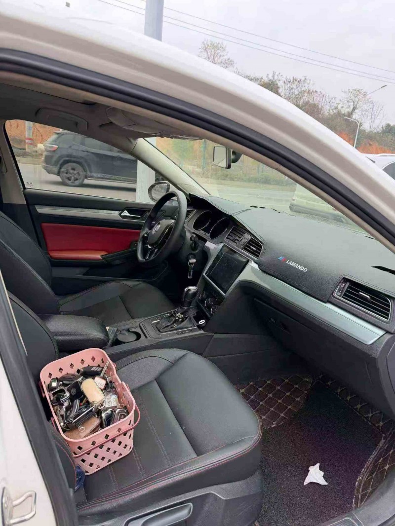 张家界18年大众凌渡5