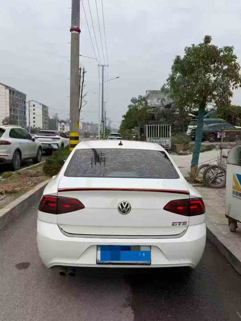 张家界18年大众凌渡9