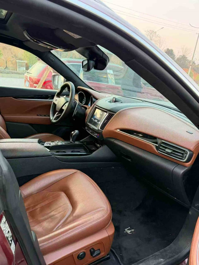 常德17年玛莎拉蒂Levante5