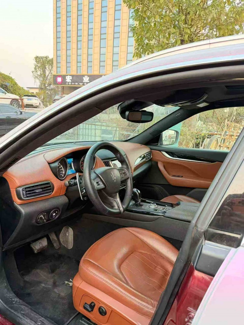 常德17年玛莎拉蒂Levante7