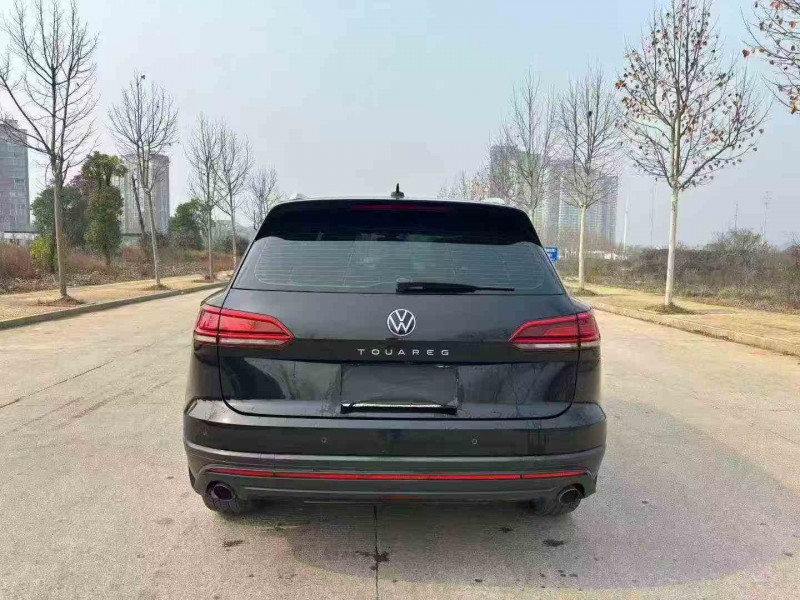 常德21年大众途锐9