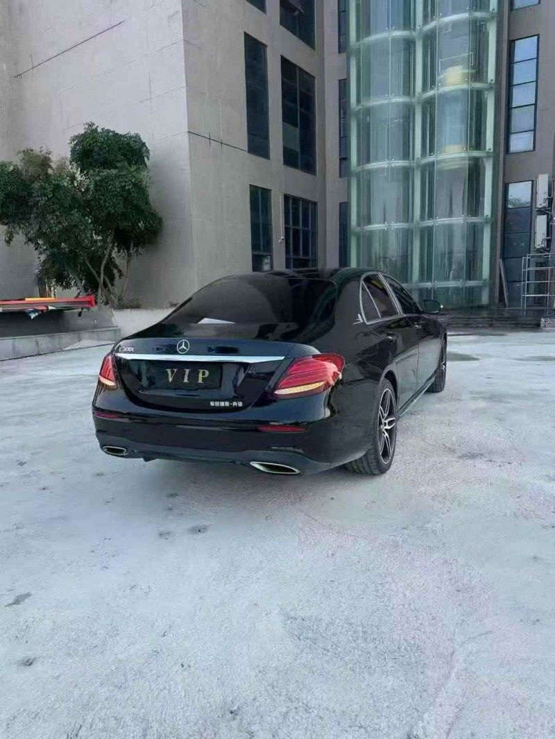 广州18年奔驰E8