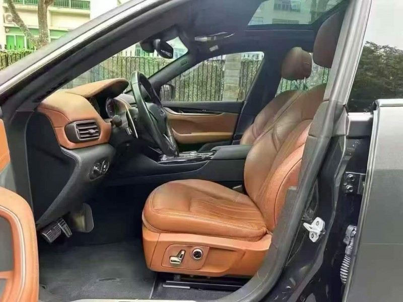 广州22年玛莎拉蒂Levante4