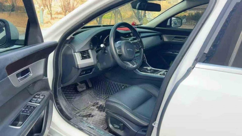 张家界19年捷豹XFL4