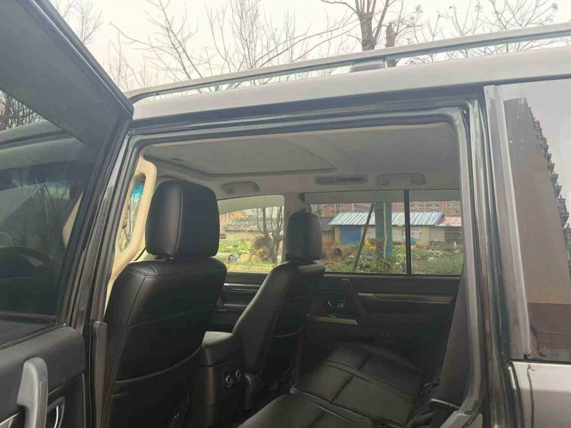 常德14年三菱帕杰罗6