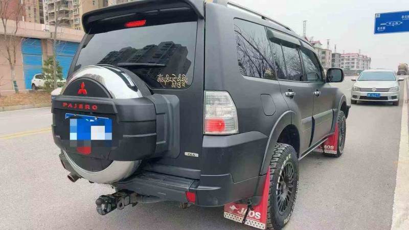 常德14年三菱帕杰罗7