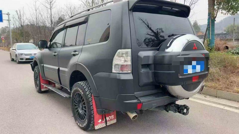 常德14年三菱帕杰罗8