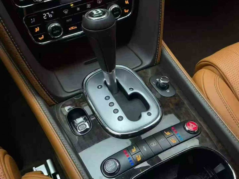 南平15年宾利飞驰6