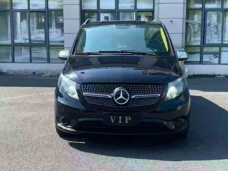 龙岩18年奔驰威霆1