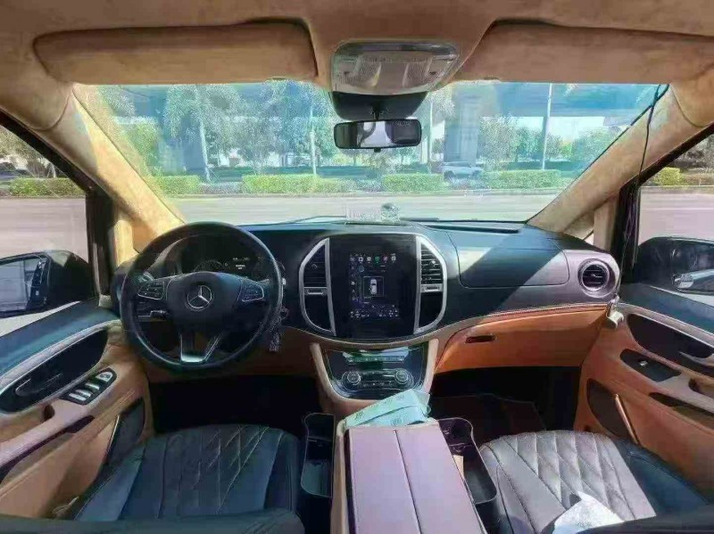 龙岩18年奔驰威霆5