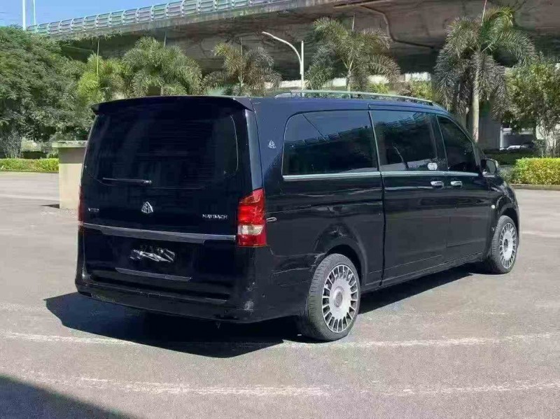 龙岩18年奔驰威霆8