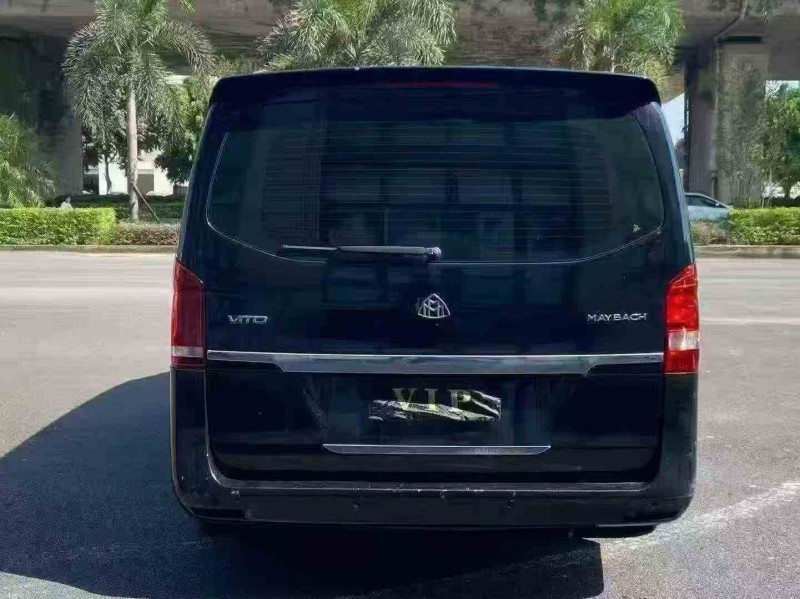 龙岩18年奔驰威霆9