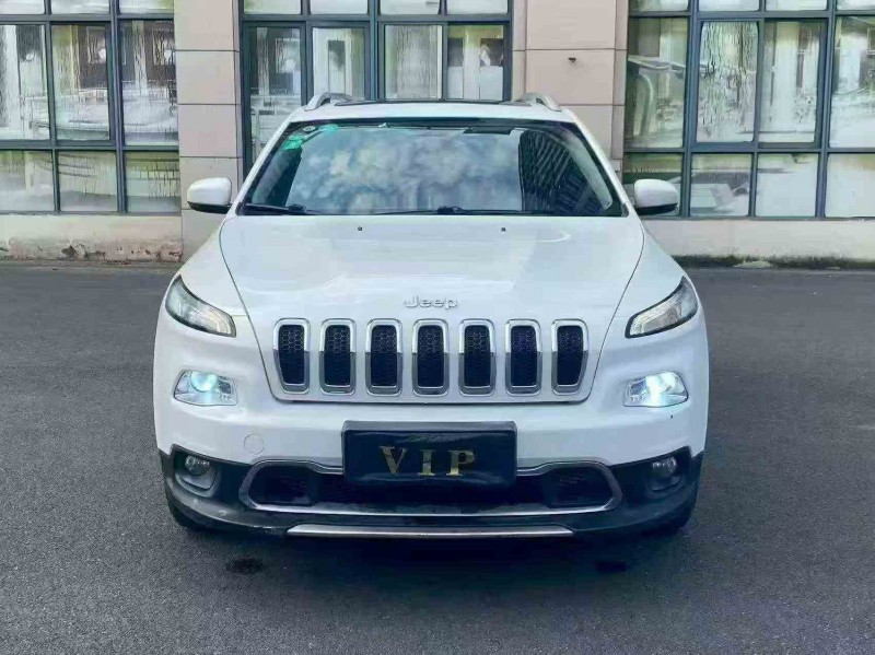 南平17年Jeep自由光1