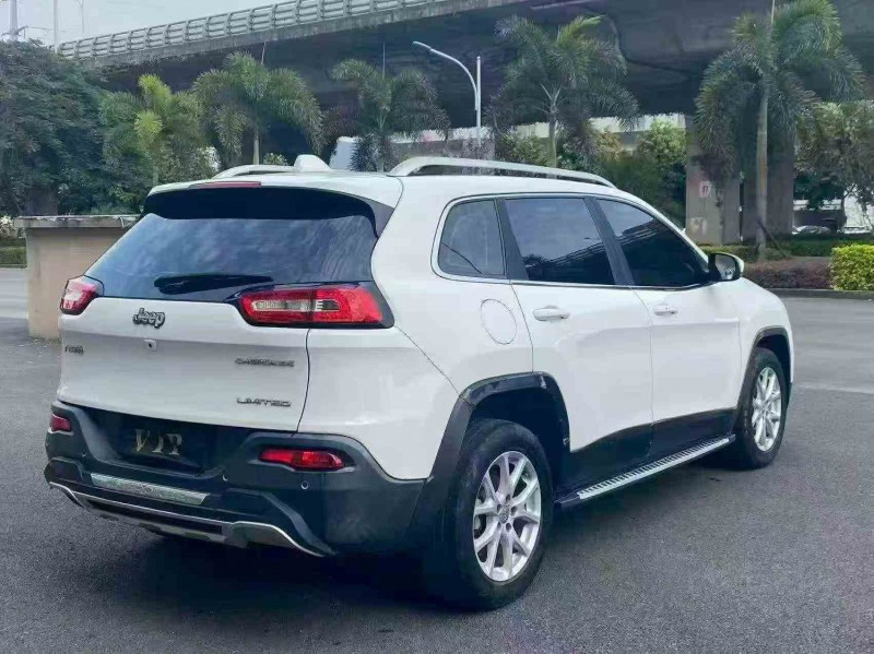 南平17年Jeep自由光6