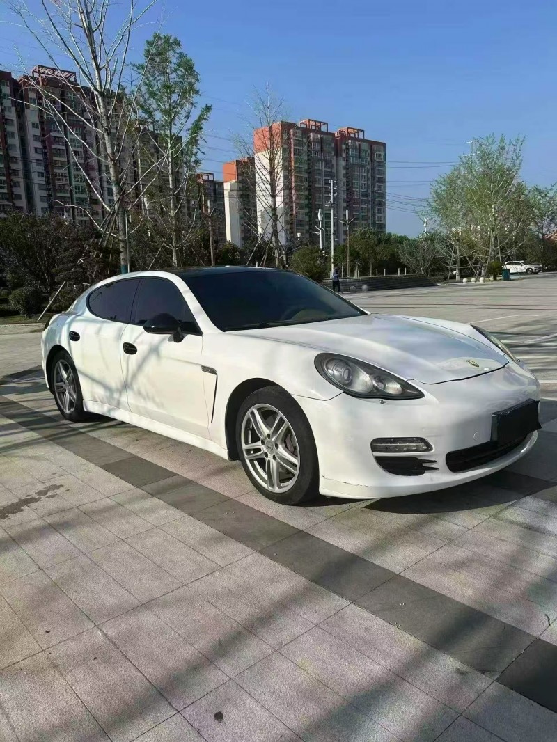 安阳12年保时捷帕拉梅拉2