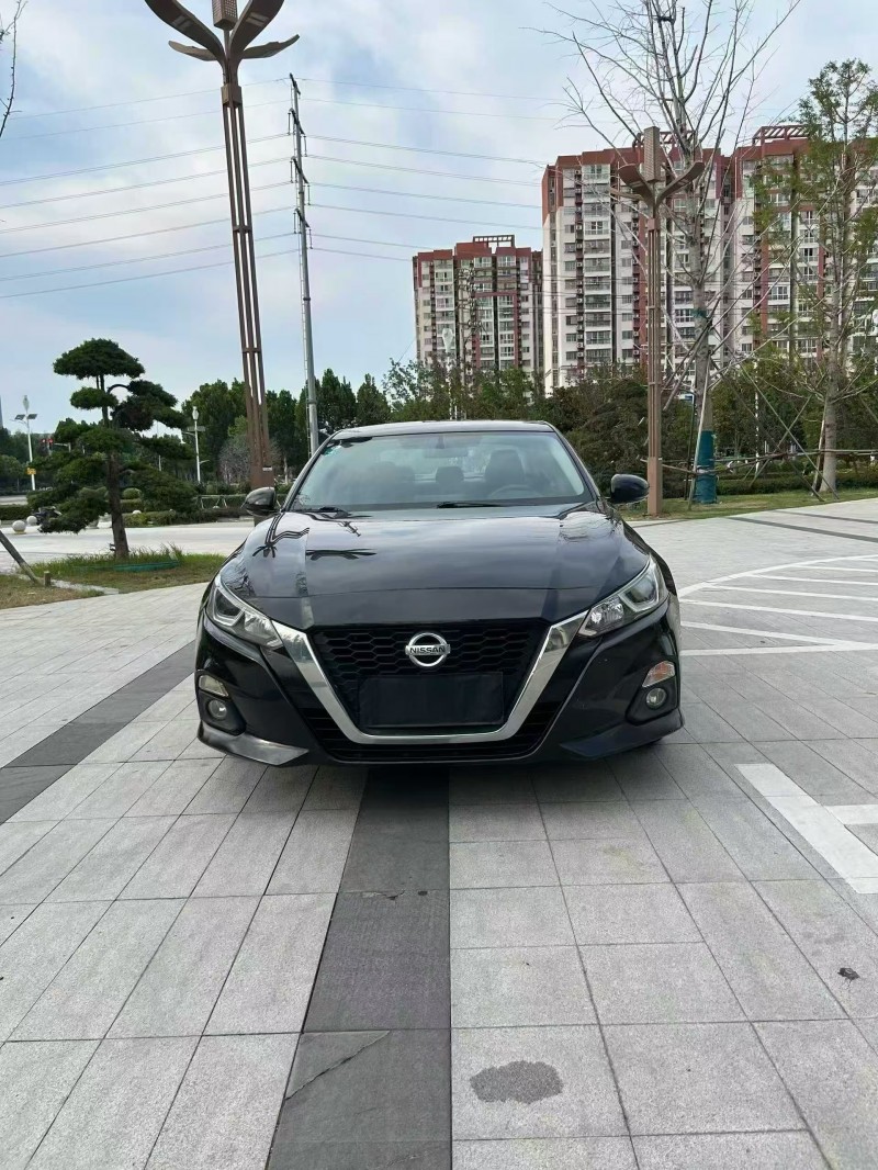 安阳22年日产天籁1