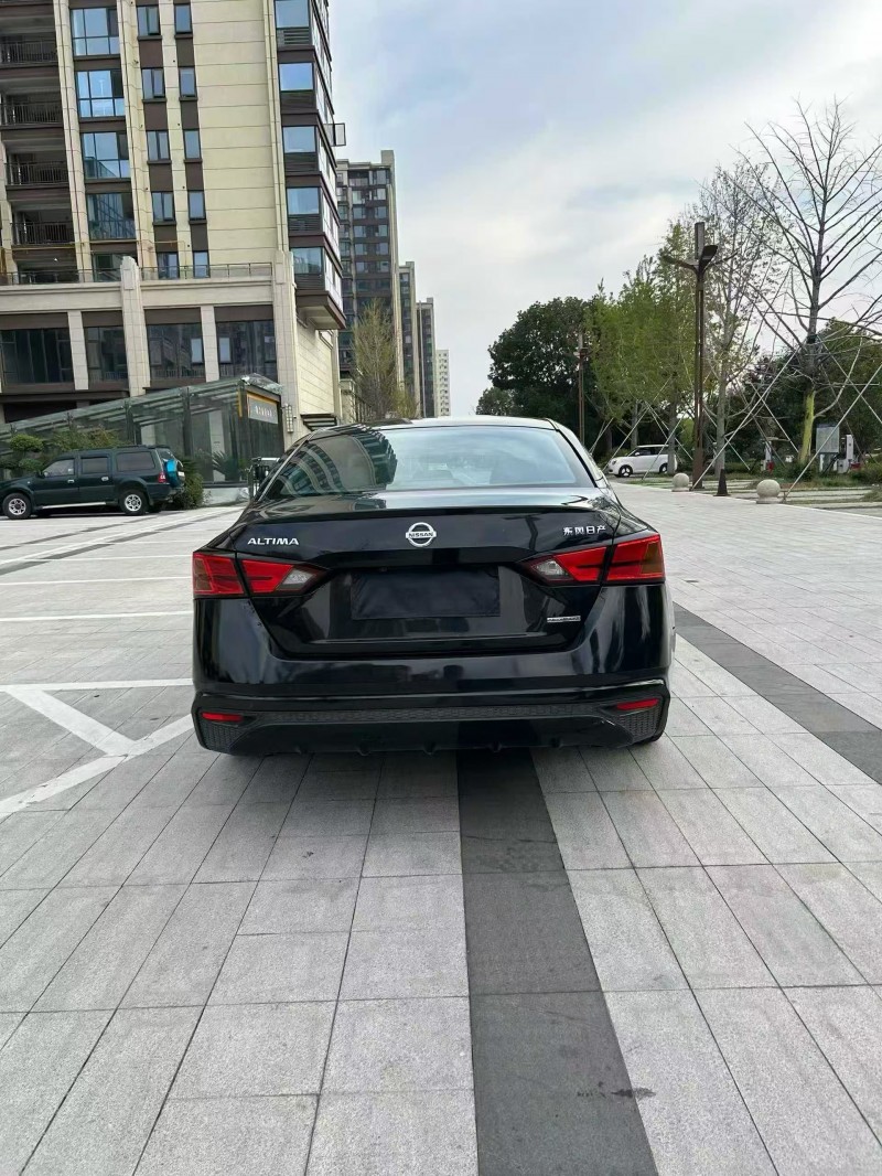 安阳22年日产天籁5