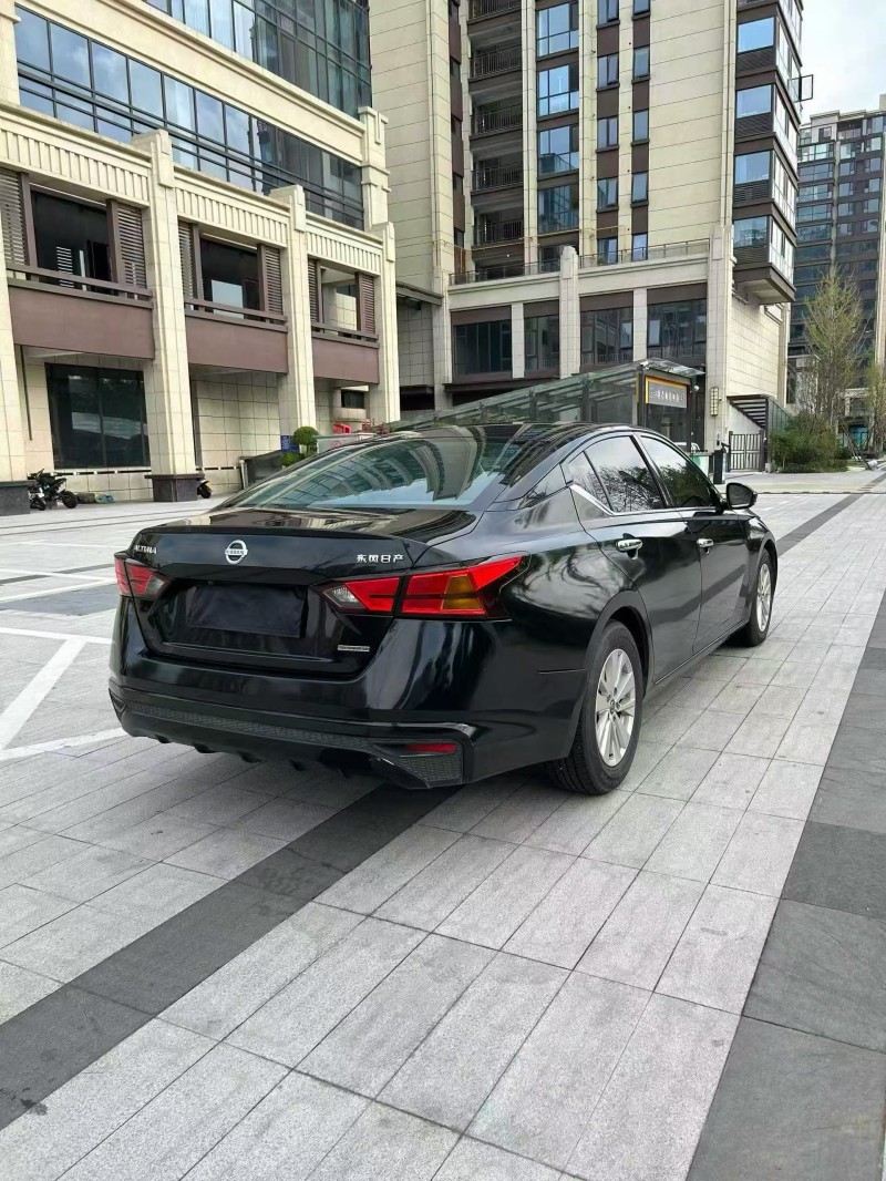 安阳22年日产天籁8