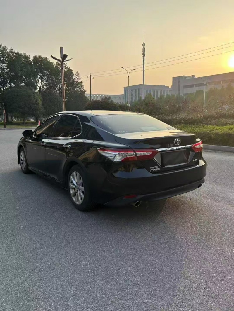 安阳18年丰田凯美瑞7