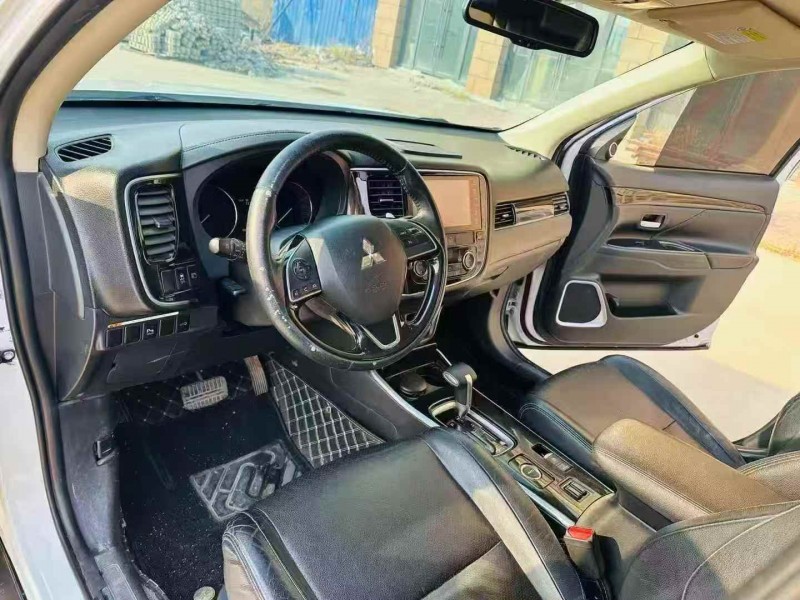 济宁17年三菱欧蓝德4