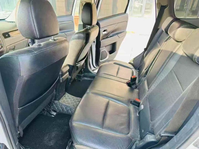 济宁17年三菱欧蓝德5