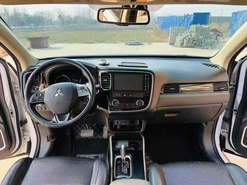 济宁17年三菱欧蓝德6