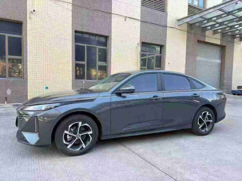 东莞25年长安汽车逸动2