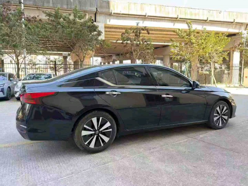 东莞22年日产天籁7