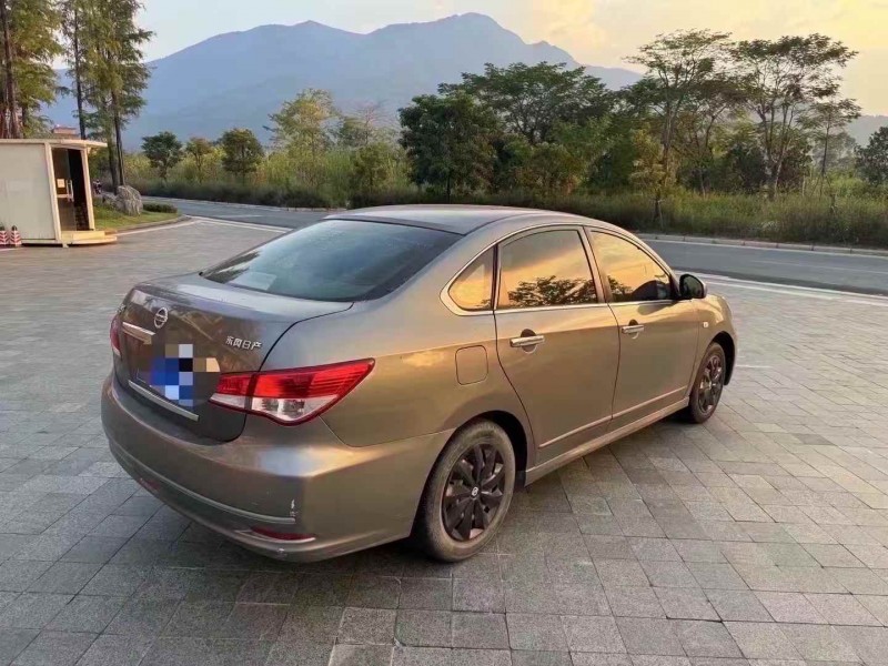 广州16年日产轩逸6