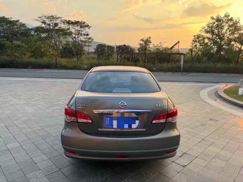 广州16年日产轩逸7