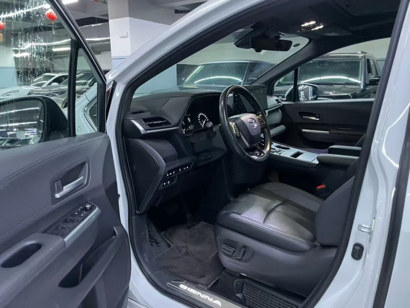 深圳23年丰田塞纳4