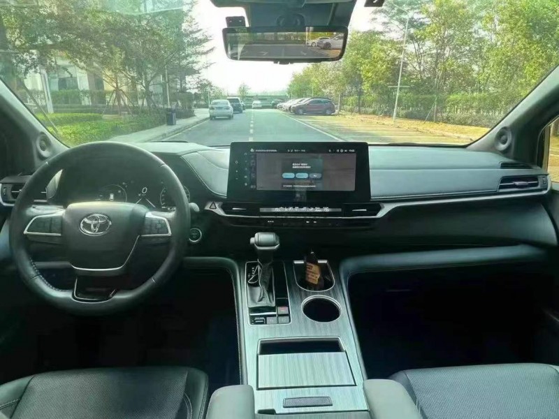 广州24年丰田塞纳4