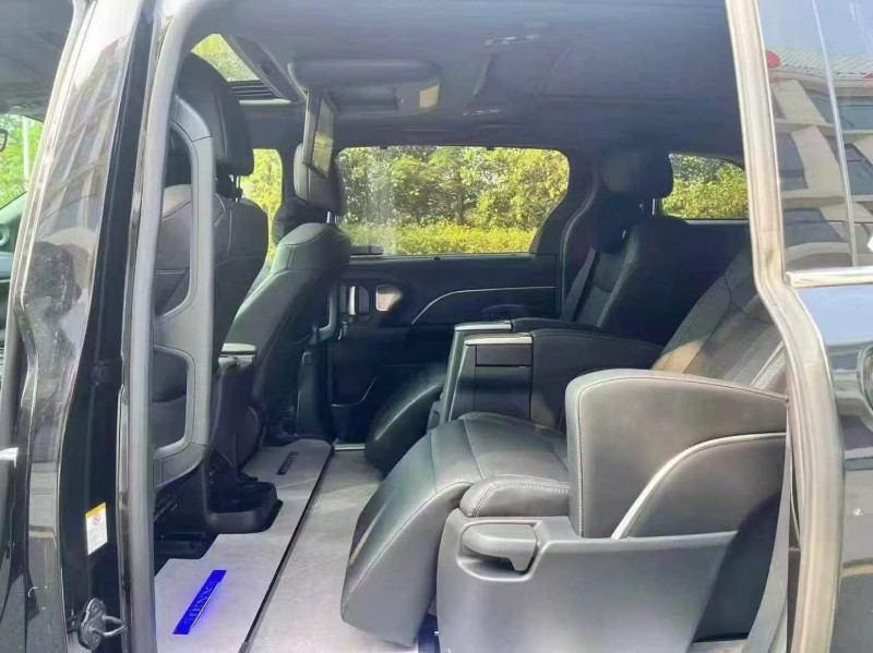 广州24年丰田塞纳5