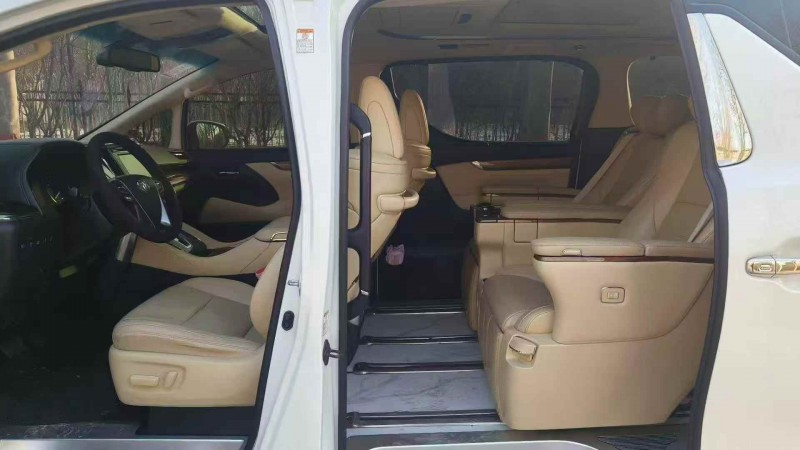 枣庄17年丰田埃尔法4