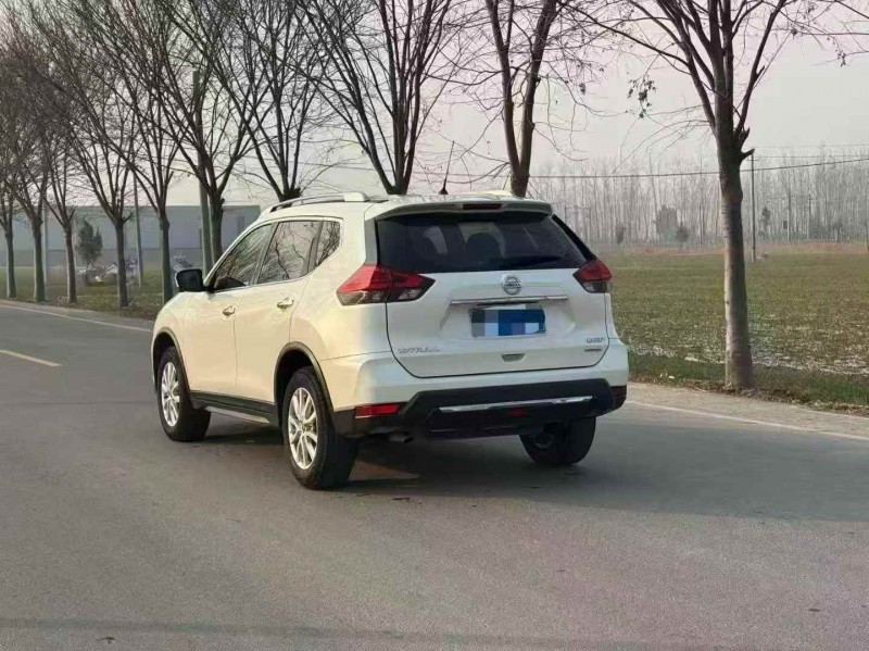 苏州19年日产奇骏7